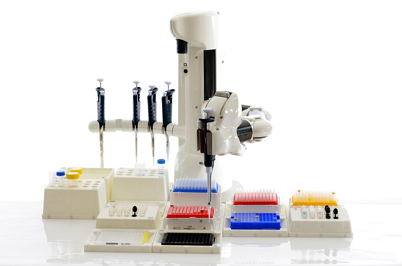 automated liquid handling robot