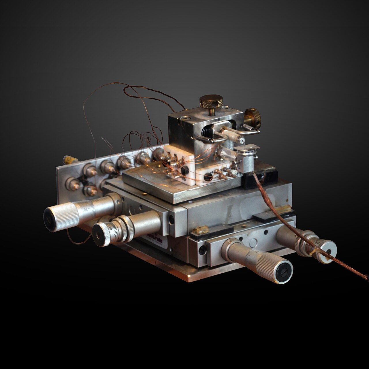 scanning tunneling microscope